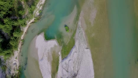 Drohne-überführung-Fluss-Grüner-Und-Blauer-Fluss