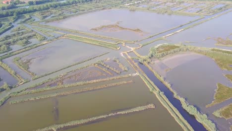 Vuelo-De-Drones-Sobre-Pantanos-Y-Campos-Inundados