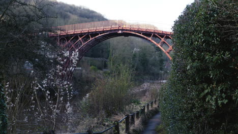 People-walk-over-the-first-bridge-made-of-cast-iron-in-the-town-of-Ironbridge,-England