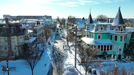 Victorian-homes-in-seaside-community,-Cape-May-New-Jersey-in-winter-snow