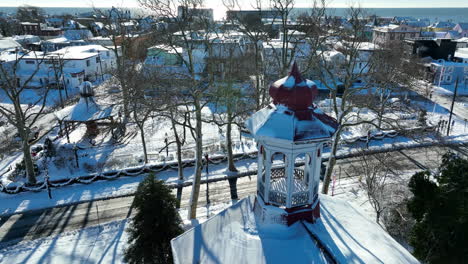 Glockenturm-Mit-Schnee-Bedeckt