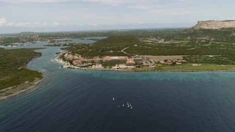 Santa-Barbara-Beach-Hochaltitude-Luftaufnahme-Des-Privaten-Strandes-Auf-Der-Niederländischen-Karibischen-Insel-Curaçao,-Im-Südosten-Der-Insel-Gelegen