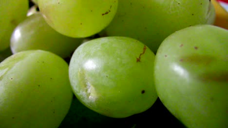 Close-up-of-fresh-green-grapes