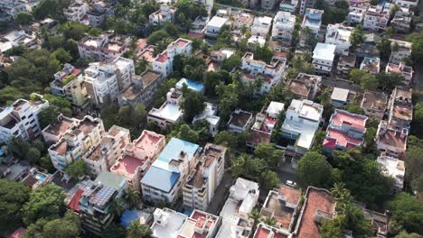 Blick-Von-Oben-Auf-Die-Stadt-Chennai-Voller-Gebäude-Und-Bäume