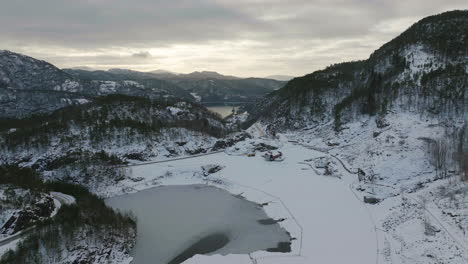 Paisaje-Alpino-Nevado,-Heladas-Condiciones-Invernales;-Aéreo