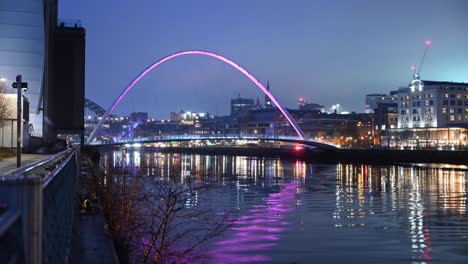 Las-Maravillosas-Luces-En-El-Puente-Del-Milenio-De-Gateshead,-Newcastle