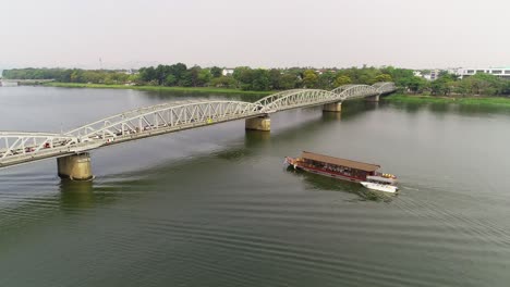 Trang-Tien-Bridge---Hue-ancient-capital---Vietnam-4k