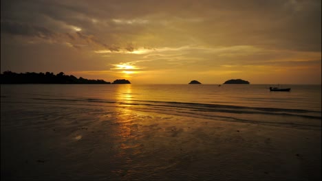 Timelapse-at-the-end-of-sunset-on-a-paradise-beach,-island-of-Thailand-Ko-Chang