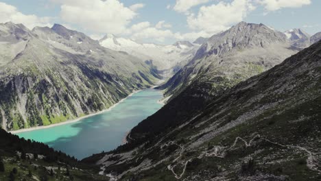 Wunderschöne-Alpine-Berglandschaft-Mit-Gletschern-In-Der-Ferne