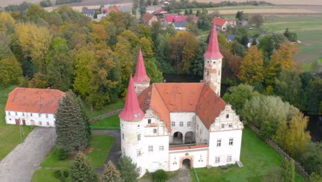 Pequeño-Castillo-De-Stoszowice-En-Polonia