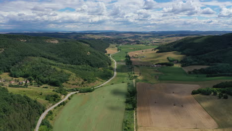 Roadtrip-Durch-Einen-Hügelsommer-In-Ungarn
