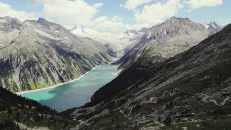 Wunderschöne,-Massive-Alpine-Gebirgslandschaft-Mit-Gletschern-In-Der-Ferne