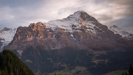 Zeitraffer-Der-Eigernordwand-In-Grindelwald-Bei-Sonnenuntergang