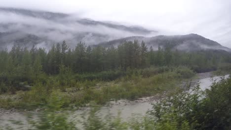 Ferrocarril-De-Paso-Blanco-En-Alaska