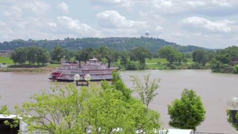 A-riverboat-glides-down-the-Ohio-River-on-a-warm-summer-day