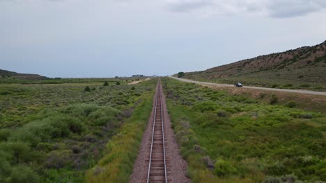 Vista-De-Drones-De-Un-Ferrocarril-En-El-Campo-De-Colorado