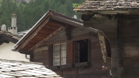 Alte-Holzhütte-In-Der-Stadt-Zermatt-In-Der-Schweiz