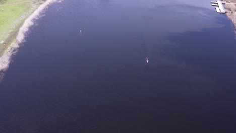 Kayak-En-El-Río-Irlandés-En-El-Condado-De-Fermanagh-Sobrevolar-Por-Drones
