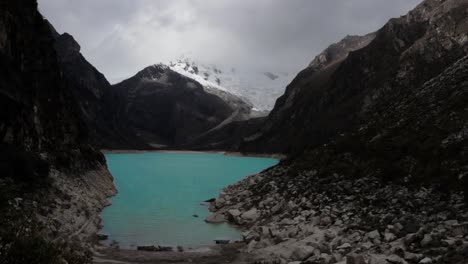 Lago-Paron,-Lago-Paron-Peru,-Time-Lapse-Lago-Paron,-Andes-Mountain,-Peru-Mountain,-Huaraz,-Trekking-The-Andes,-Trekking-In-Peru,-Fondos-Escénicos,-Paisaje-Escénico,-Senderismo-Peru,-Hermoso-Lago