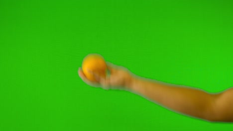 Naranja-Con-Fondo-Verde-Vomitando-Naranja-Con-Pantalla-Verde---Fondo-Verde