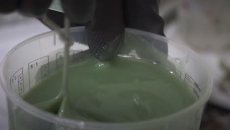 mixing-epoxy-resin-and-polyurethane-paint-100fps
