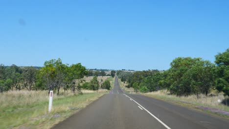 Punto-De-Vista-Del-Automóvil-Conduciendo-En-Carreteras-Asfaltadas-En-Australia,-Viaje-Por-Carretera-En-Queensland