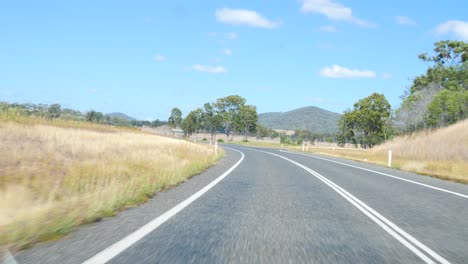 Punto-De-Vista-Del-Automóvil-Conduciendo-En-Carreteras-Asfaltadas-En-Australia,-Viaje-Por-Carretera-En-Queensland