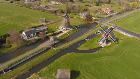 Diese-Landschaft-Mit-Windmühlen-Liegt-Nur-Eine-Kurze-Radtour-Außerhalb-Der-Stadt-Utrecht-In-Den-Niederlanden