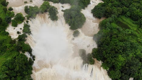 Aerial-Dolly-Blickt-Nach-Vorne-Auf-Den-Wasserfall-Ban-Gioc---Thác-Bản-Giốc---Detian-Falls,-Nordvietnam-In-Der-Provinz-Cao-Bang-Neben-Der-Grenze-Zu-China