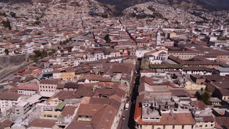 Rockstarke-Straße.-Quitos-Historisches-Zentrum
