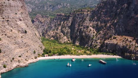 Aerial-dolly-shot-approaching-paradisiacal-sandy-beach-in-Turkey