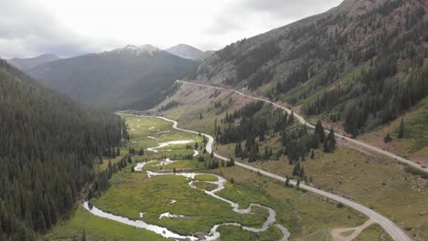 Aerial-pan-across-Independence-Pass-in-Rocky-Mountains,-Colorado
