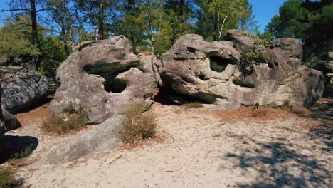 Reserva-Natural-De-Fontainebleau-En-El-Bosque-Grandes-Bosques-De-Piedra-Y-Caminos-De-Arena