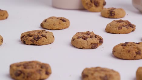 Cinemtaic-close-up-panning-shot-of-vegan-cookies-in-a-dynamic-tracking-shot