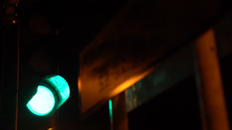Stoplight-Turns-From-Red-To-Green-In-the-middle-of-a-dark-night