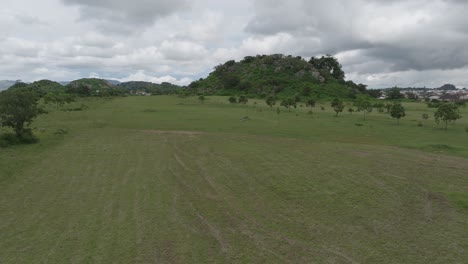 Campo-De-Golf-En-Un-Día-Nublado-Llano-Rocoso