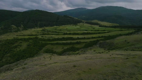 Hügel-Und-Terrassenfelder-über-Dem-Hochland-In-Der-Region-Samtskhe-javakheti-In-Georgien