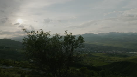 Panoramablick-Von-Den-Bergen-Auf-Die-Burg-Achalziche-In-Samtskhe-Javakheti,-Georgien