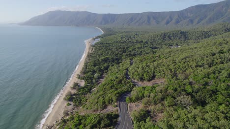 Luftbild-über-üppige-Vegetation-Und-Malerisches-Meer-Rund-Um-Den-Rex-Aussichtspunkt-In-Nord-Queensland,-Australien---Drohnenaufnahme