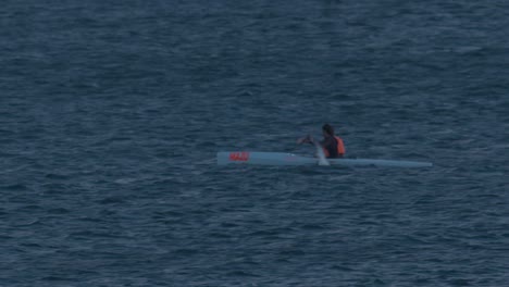 Men-practicing-canoeing-on-the-ocean,-in-Cascais-at-evening