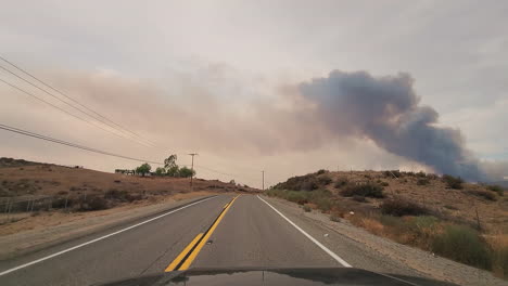 Timelapse-dash-cam-POV-driving-towards-large-wildfire-|-Fairview-Fire-in-Hemet-California