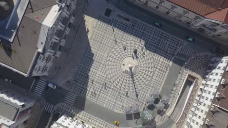 Luftaufnahme-Von-Oben-Nach-Unten-Das-Rathaus-Von-Lissabon-In-Portugal---Annäherung,-Drohnenaufnahme