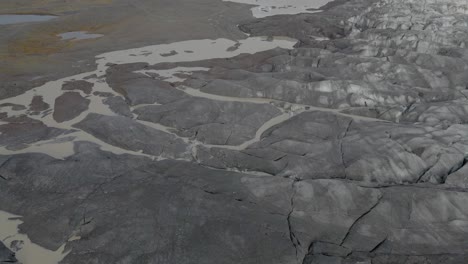 Paisaje-Lunar-Del-Asombroso-Glaciar-Svinafellsjokull-En-Islandia
