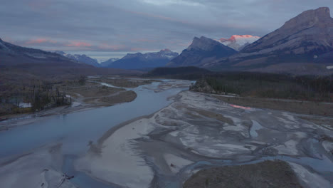 Vast-Landscape-Of-Sandbanks-Over-The-River-With-Rugged-Ridges-Near-Nordegg,-Alberta,-Canada