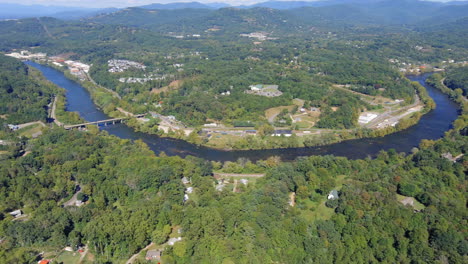 Asheville,-North-Carolina-and-the-winding-French-Broad-River-and-landscape---high-altitude-sweeping-panoramic-view
