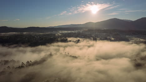 Epic-morning-timelapse-with-the-sun-rising-through-the-fog,-stunning-horizon-dreamy-view-in-the-morning