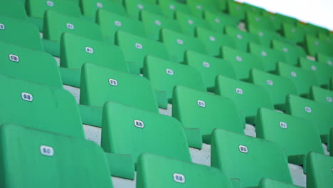 Geometrische-Stadiontribüne-In-Grüner-Farbe
