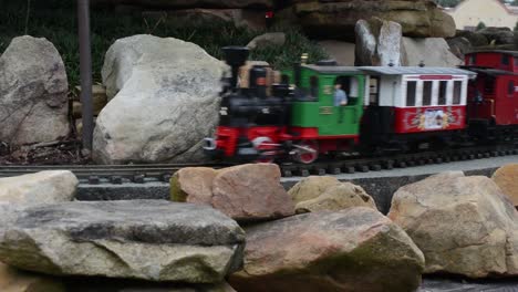 Toy-train-set-in-Pigeon-Forge,-Tennessee