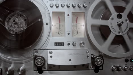 Reel-to-reel-tape-recorder-with-spinning-analog-tape-reels