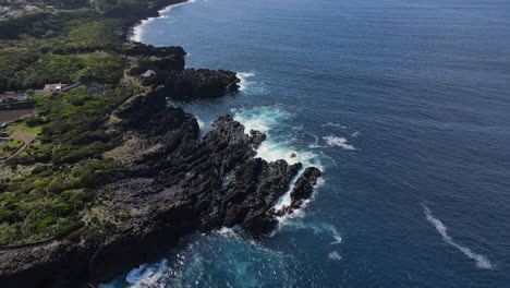 Aerial-view-of-the-black-and-green-coastline-at-Pico´s-Island,-Azores